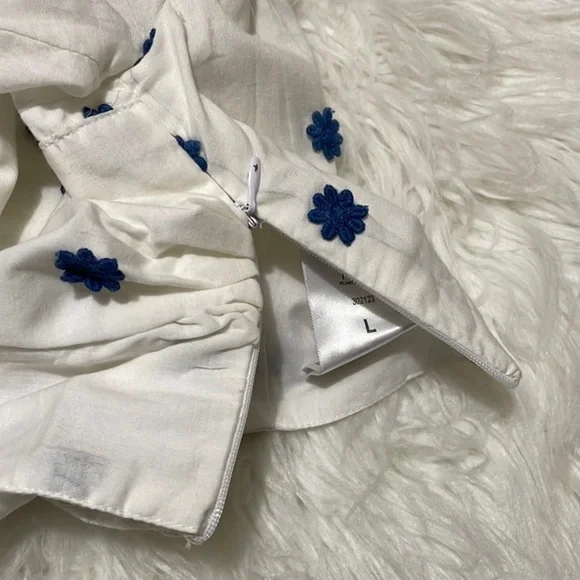 FARM Rio White and Blue Puff Sleeve Crop Top - Picture 6 of 9